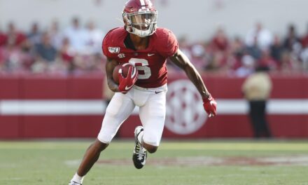 DeVonta Smith becomes first Wide reciever to win award since 1991